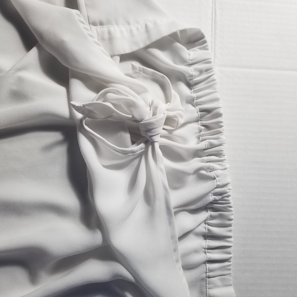 ROZ & ALI WHITE TANK WITH FRONT TIE AT BOTTOM SIZE XL - Picture 8 of 11